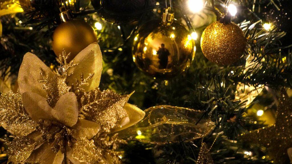 Austrian Imperial Christmas Tree: Gold and Black Decorating Inspired by Schönbrunn Palace