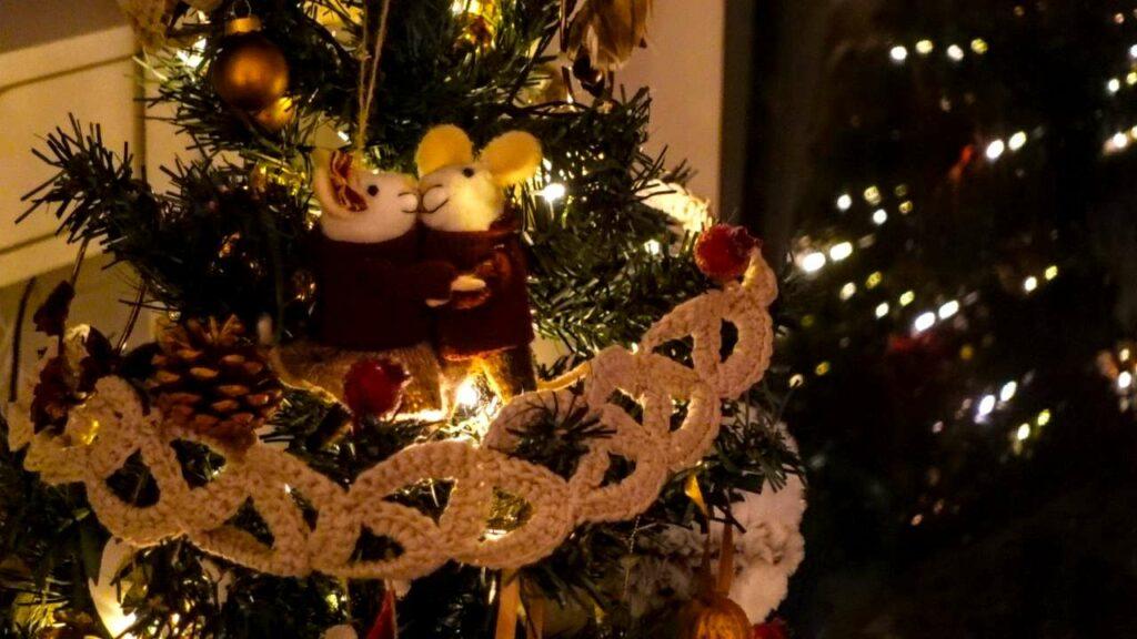 Medieval Christmas Tree : Enchanted Forest Decorating & Winter Solstice